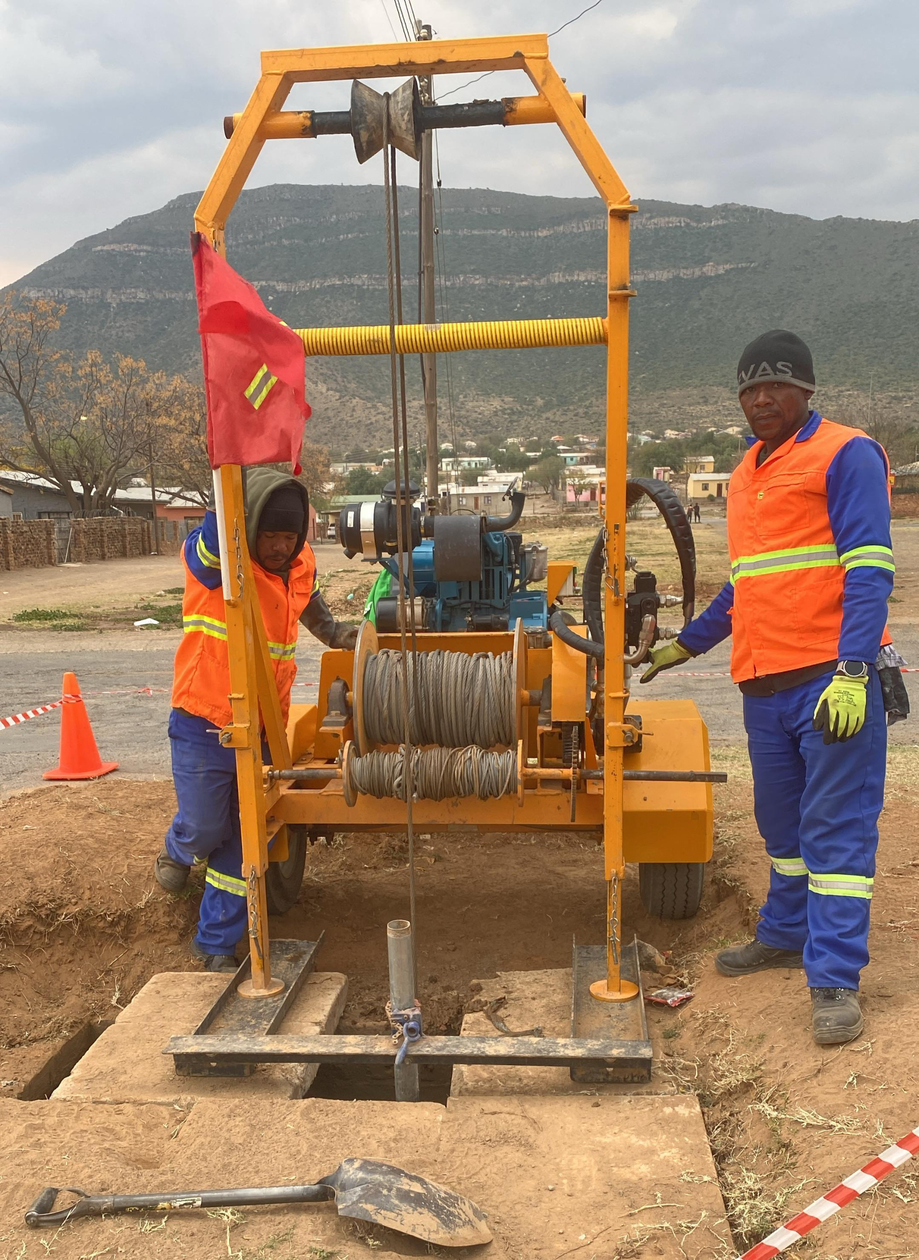 Hydraulic Bucket Winching Services Hydraulic Bucket Winching Services