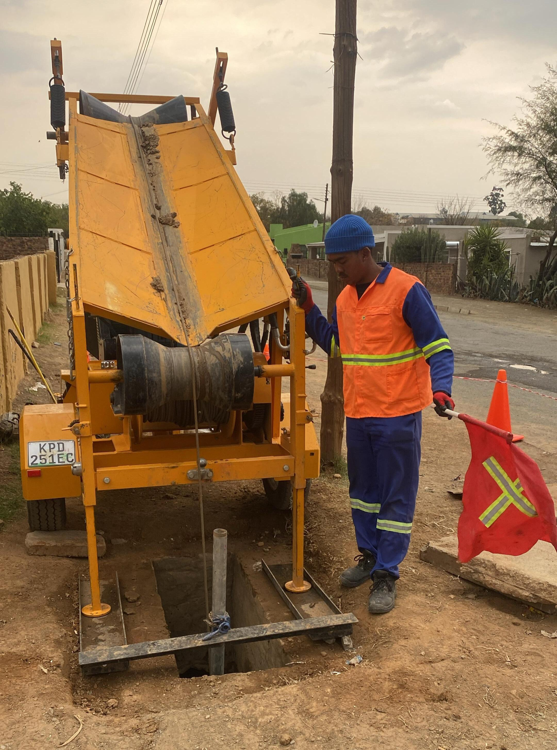 Hydraulic Bucket Winching Services Hydraulic Bucket Winching Services